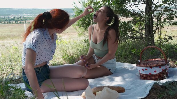 Sweethearts - Lesbians Are Hot As Summer - DVD