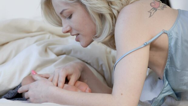 Viv Thomas - Sapphic Foot Worship - DVD